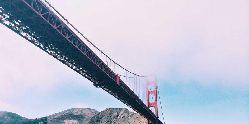 美妆45°：护肤为基，香水点睛，化妆品塑形的三维美学