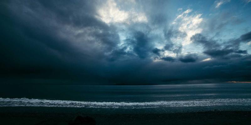 美妆产品保质期管理：开盖后氧化与细菌滋生预警