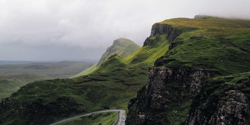 美妆行业新蓝海：个人护理、商城升级与香水经济的三重变革