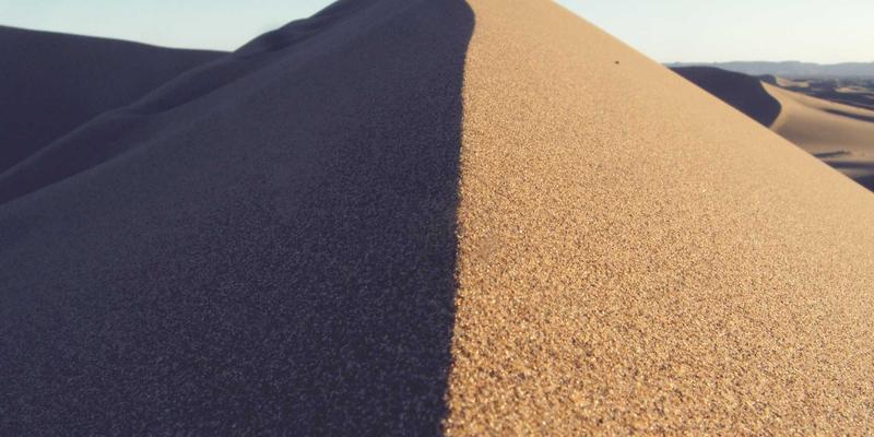 解锁香水密码：前中后调解析与美妆达人的场合季节选香指南